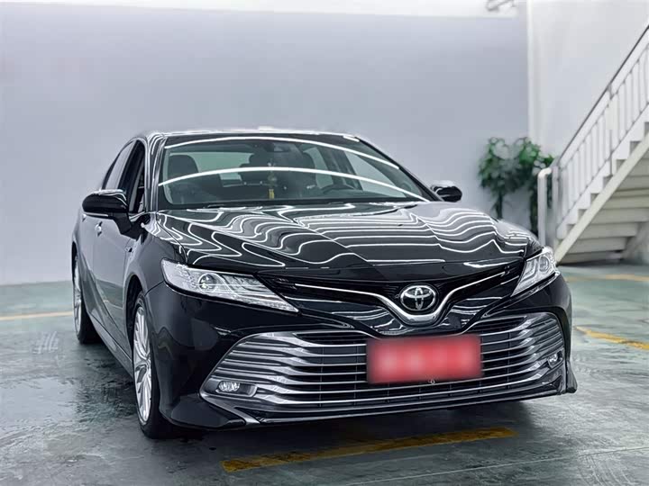 Фото 9 - Toyota Camry