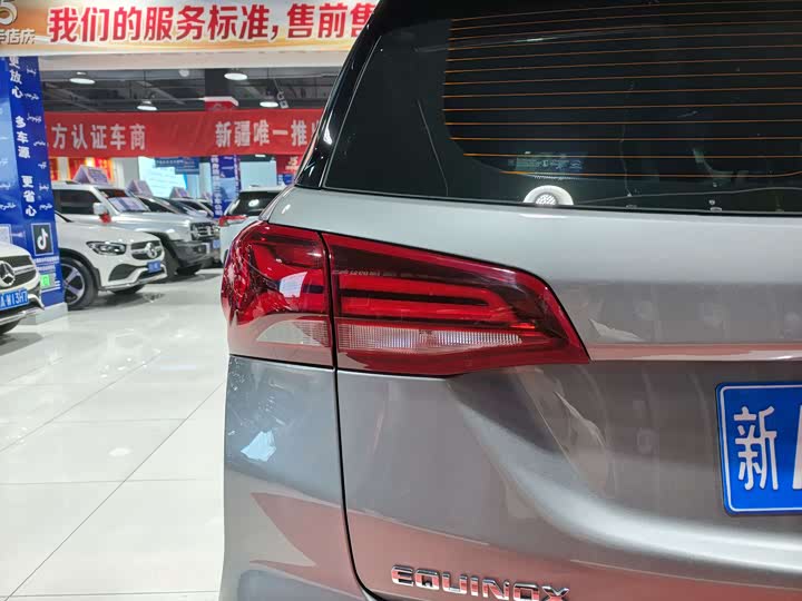 Фото 16 - Chevrolet Equinox