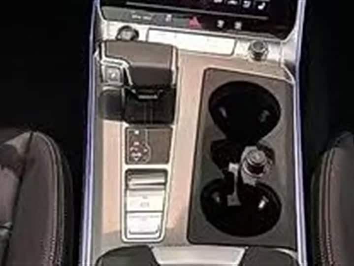 Фото 5 - Audi A6