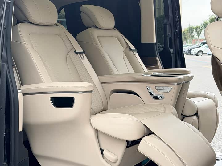 Фото 10 - Mercedes-Benz V-Class