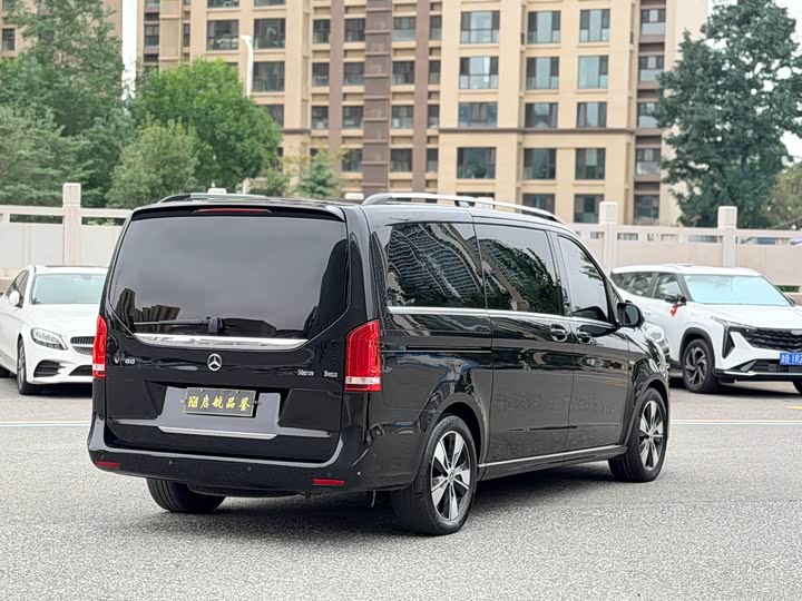 Фото 14 - Mercedes-Benz V-Class