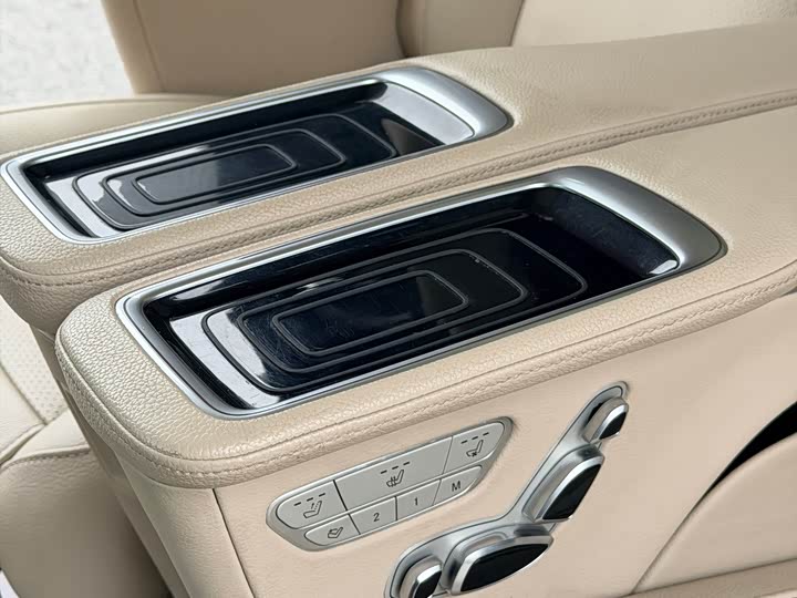 Фото 8 - Mercedes-Benz V-Class