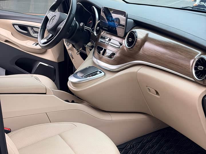 Фото 9 - Mercedes-Benz V-Class