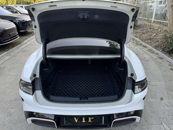 Фото 16 - Xiaomi SU7