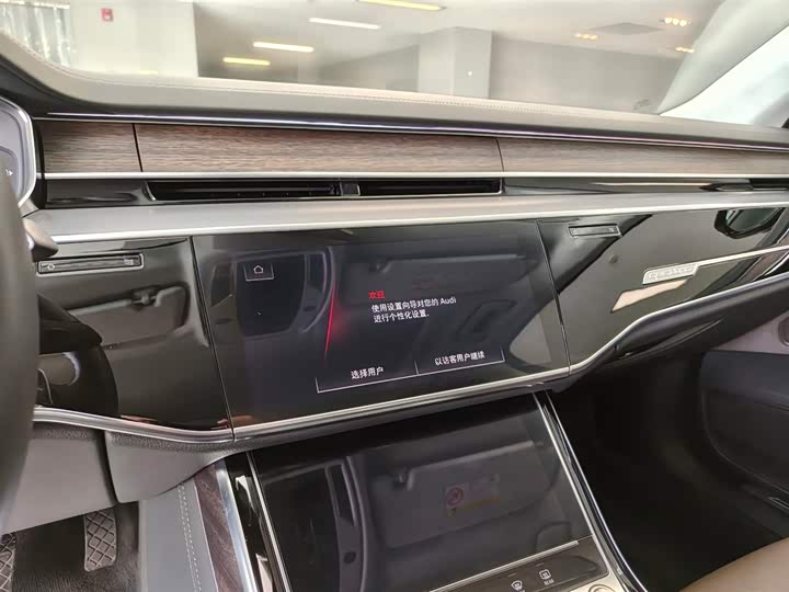 Фото 11 - Audi A8