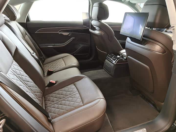 Фото 17 - Audi A8