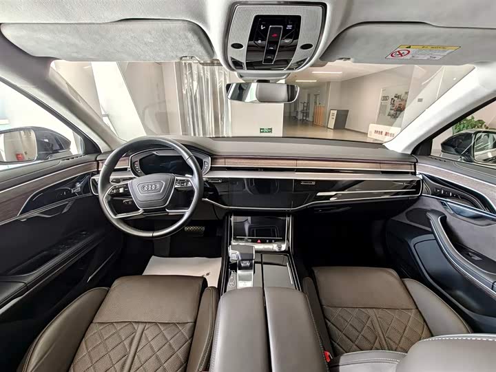 Фото 18 - Audi A8