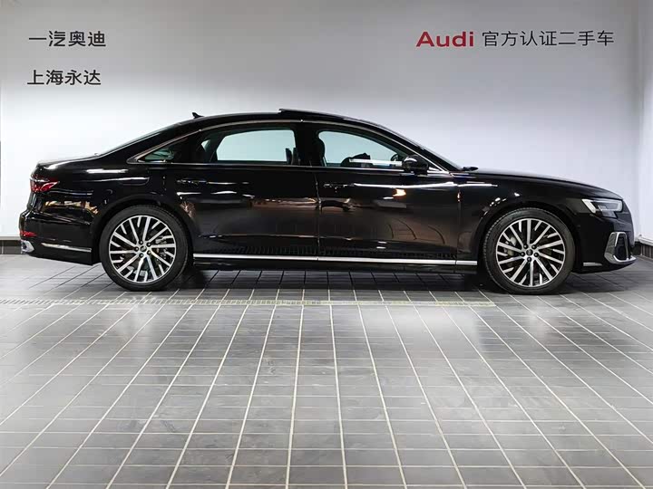 Фото 2 - Audi A8