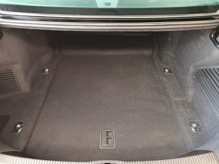 Фото 7 - Audi A8