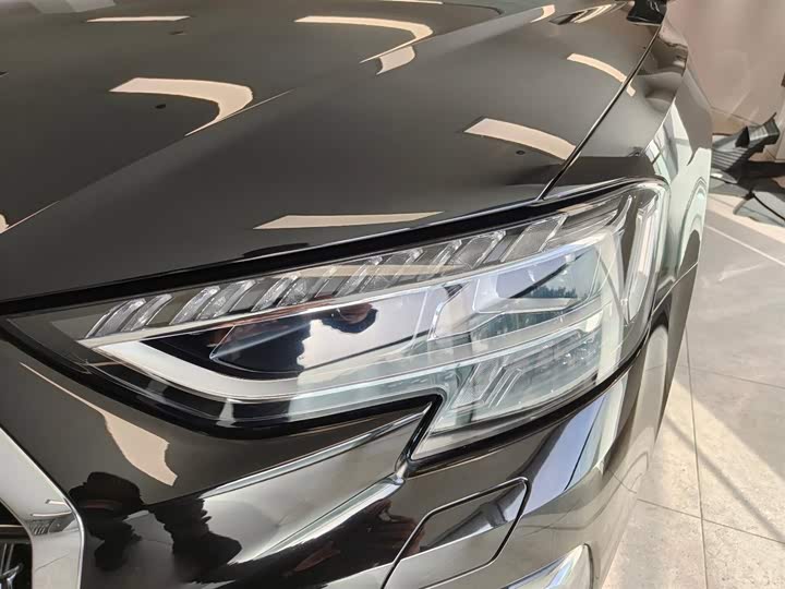 Фото 8 - Audi A8