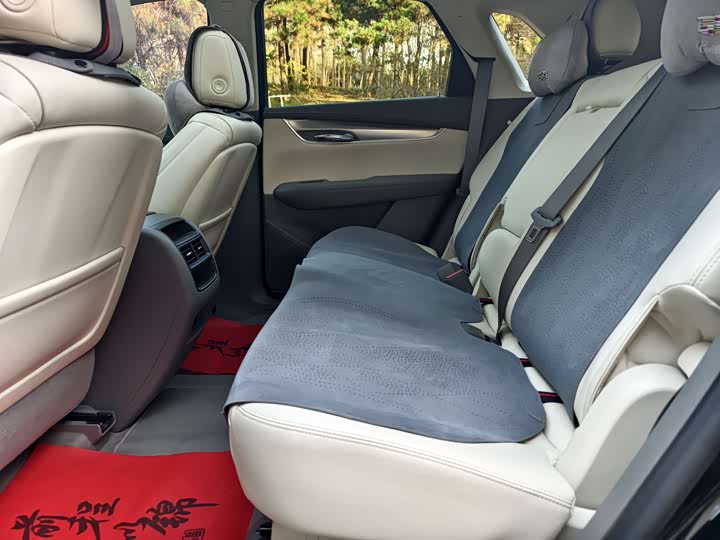 Фото 11 - Cadillac XT5