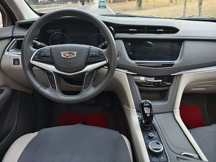 Фото 12 - Cadillac XT5