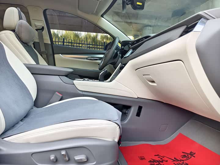 Фото 13 - Cadillac XT5