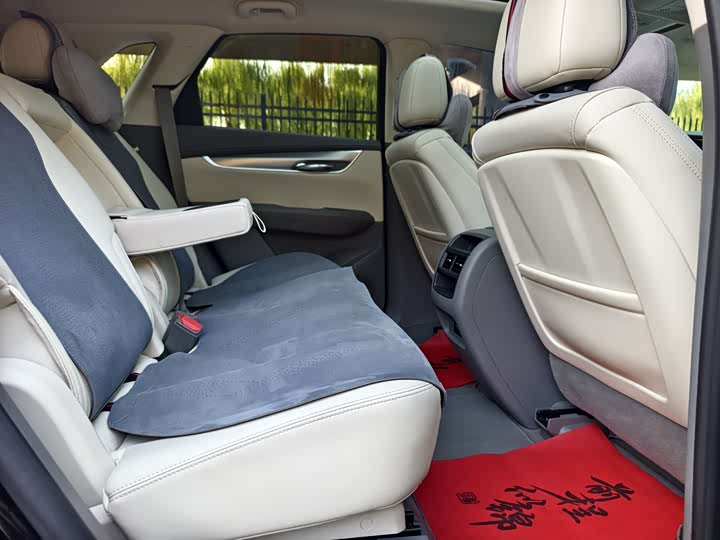 Фото 14 - Cadillac XT5