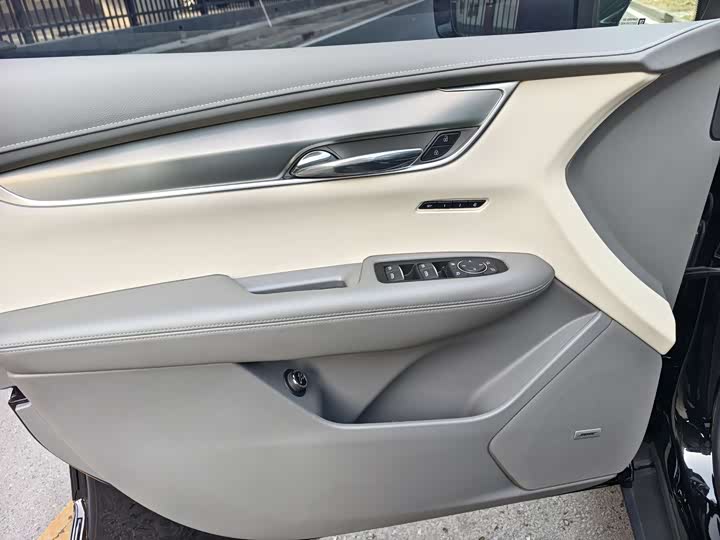 Фото 17 - Cadillac XT5