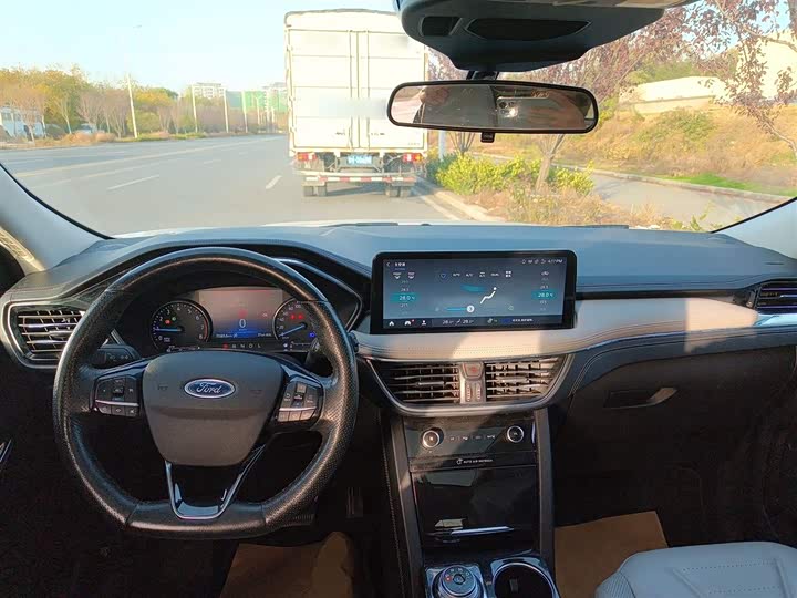 Фото 10 - Ford Escape