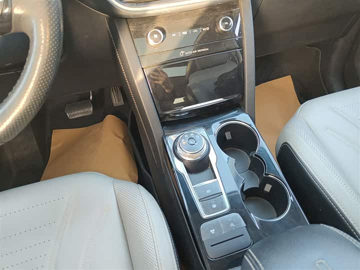 Фото 14 - Ford Escape