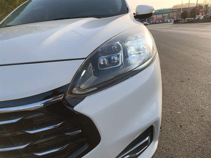 Фото 24 - Ford Escape