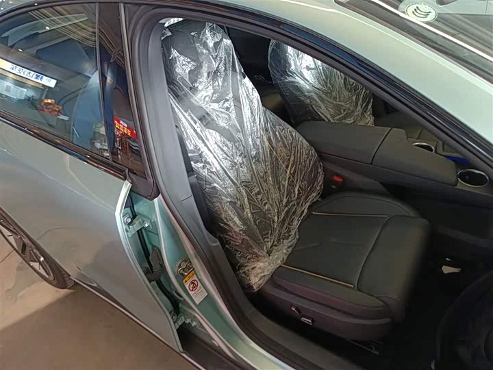 Фото 17 - Changan Deepal SL03