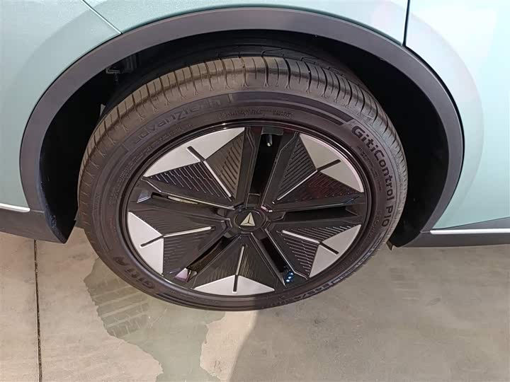 Фото 26 - Changan Deepal SL03