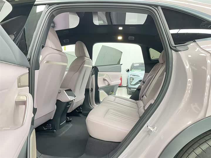 Фото 13 - Nio Onvo L60