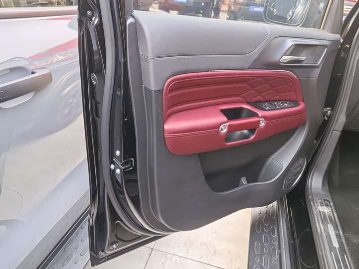 Фото 6 - Tank 300