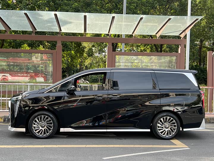 Фото 4 - GAC Trumpchi M8