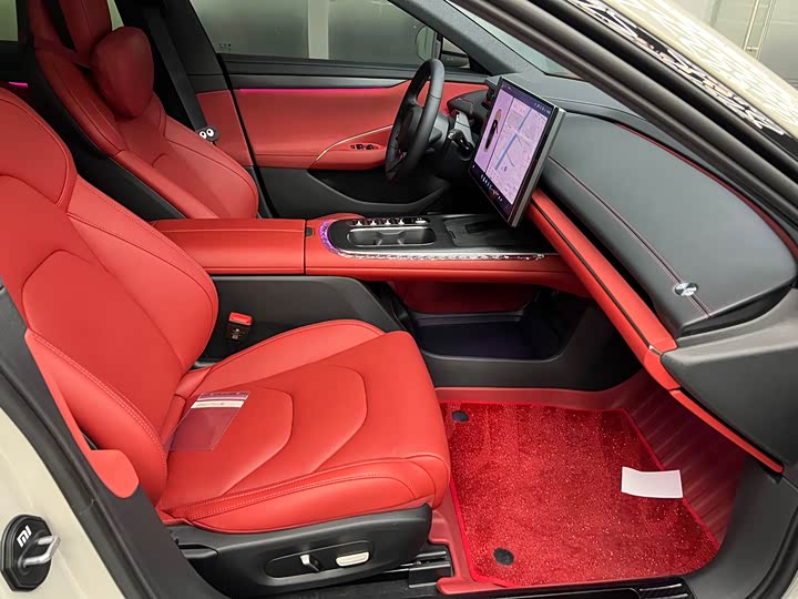 Фото 10 - Xiaomi SU7