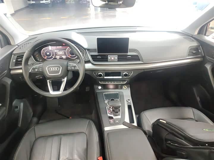 Фото 10 - Audi Q5L