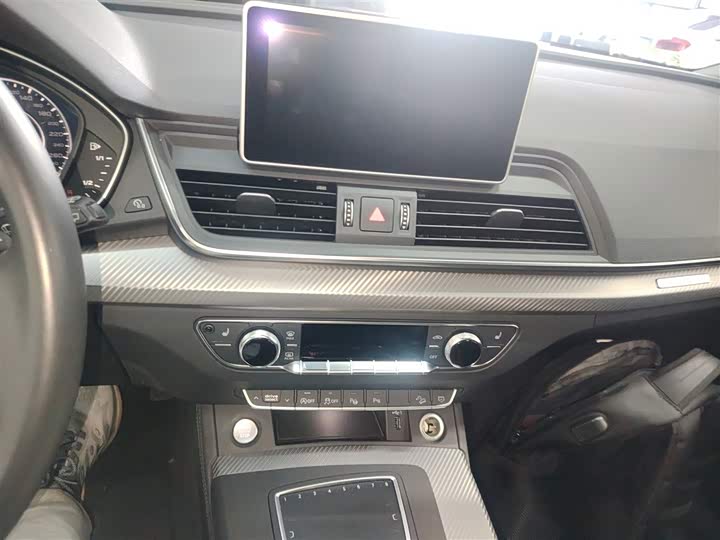 Фото 13 - Audi Q5L