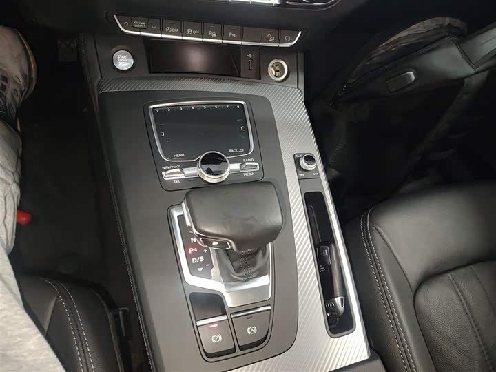 Фото 14 - Audi Q5L