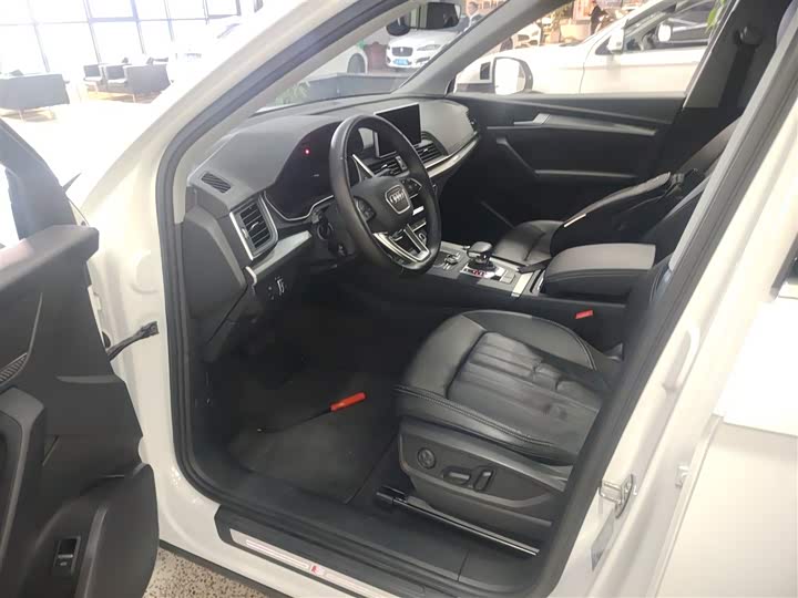 Фото 15 - Audi Q5L