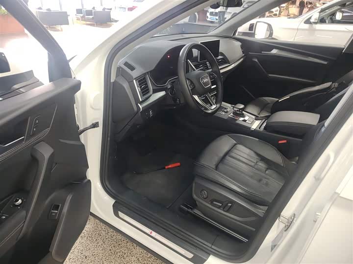 Фото 16 - Audi Q5L