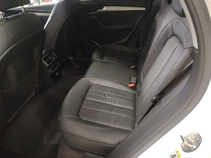 Фото 17 - Audi Q5L