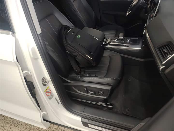 Фото 25 - Audi Q5L