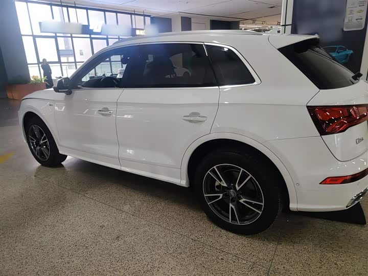 Фото 5 - Audi Q5L
