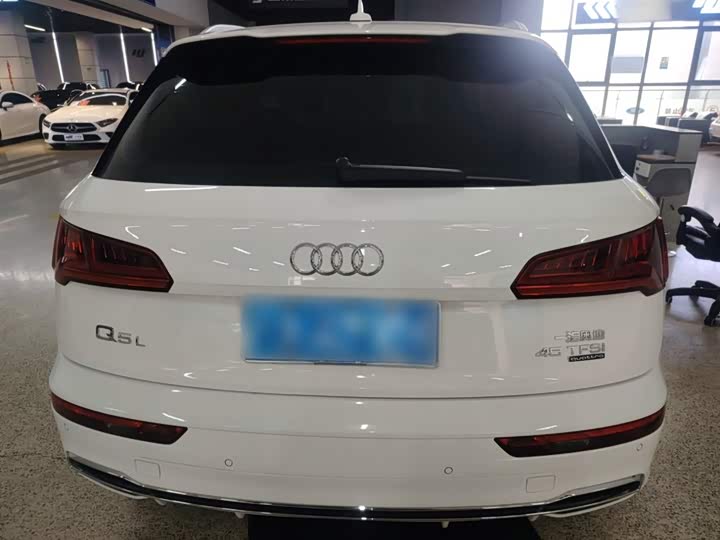 Фото 6 - Audi Q5L