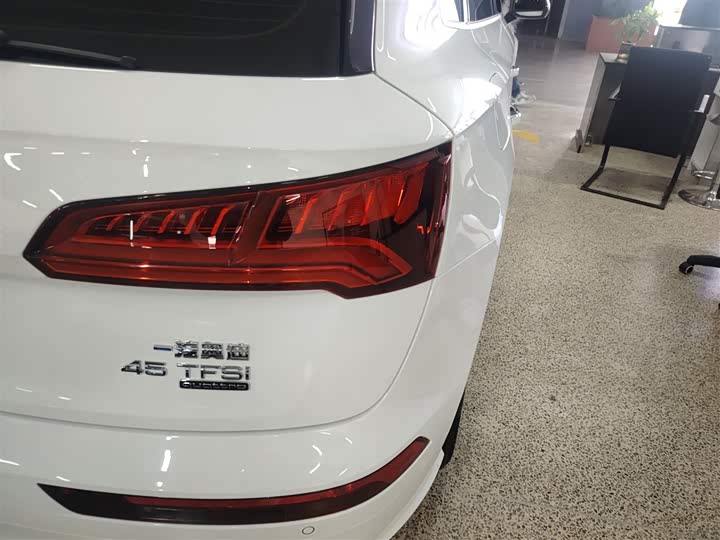 Фото 8 - Audi Q5L