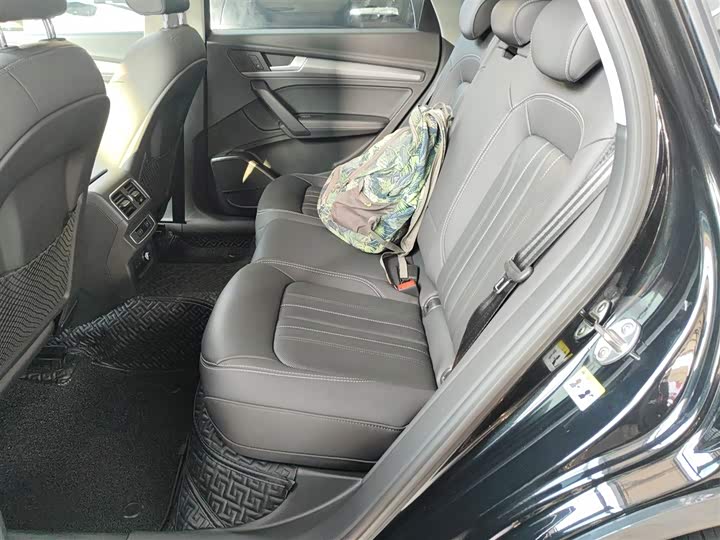 Фото 17 - Audi Q5L