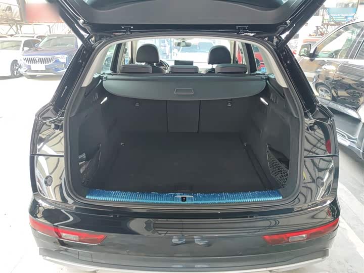 Фото 19 - Audi Q5L