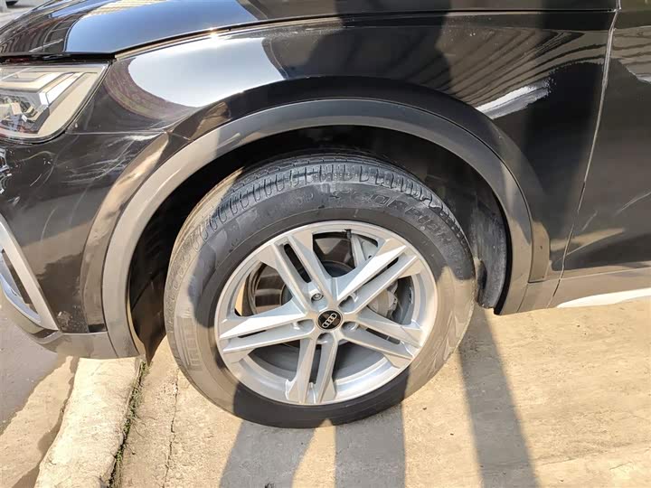 Фото 23 - Audi Q5L