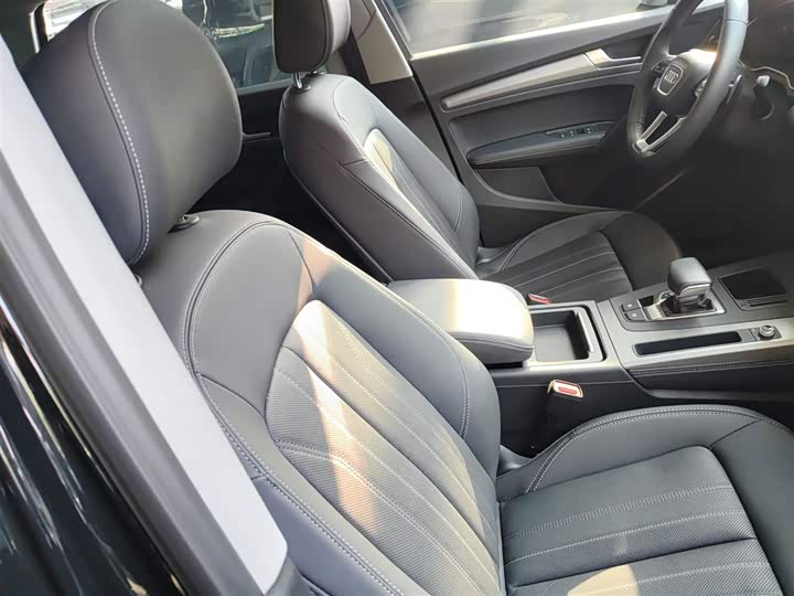 Фото 25 - Audi Q5L