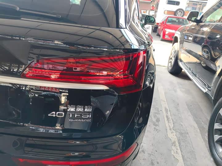 Фото 8 - Audi Q5L