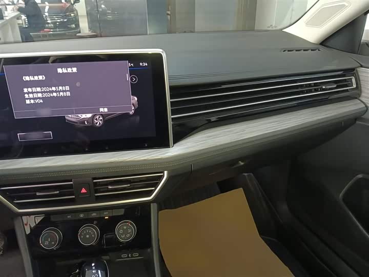 Фото 10 - Volkswagen Sagitar L