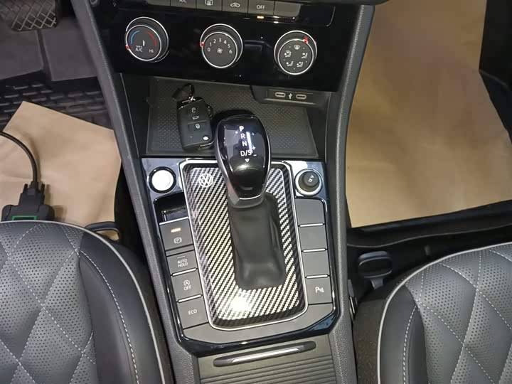 Фото 14 - Volkswagen Sagitar L