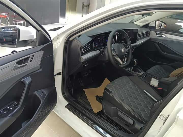 Фото 16 - Volkswagen Sagitar L