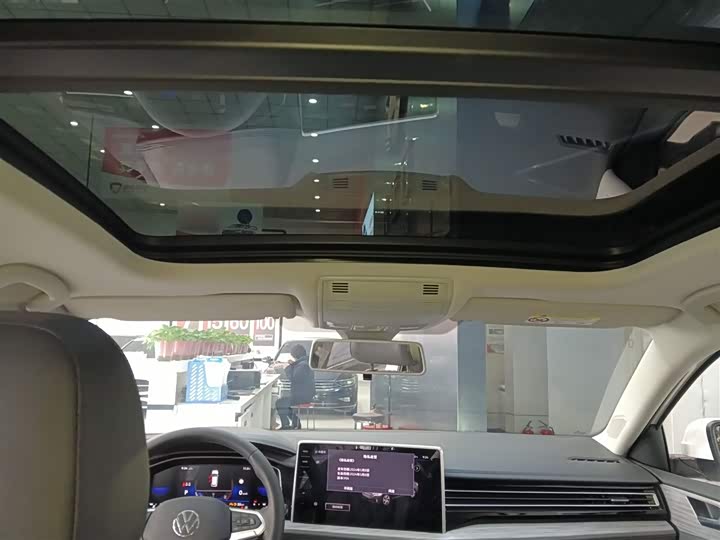 Фото 18 - Volkswagen Sagitar L