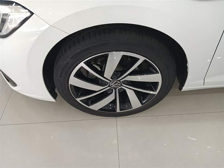 Фото 23 - Volkswagen Sagitar L