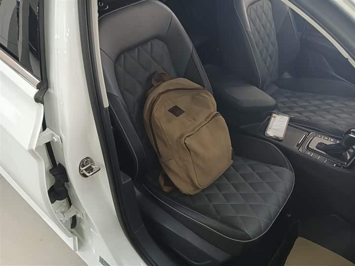 Фото 25 - Volkswagen Sagitar L