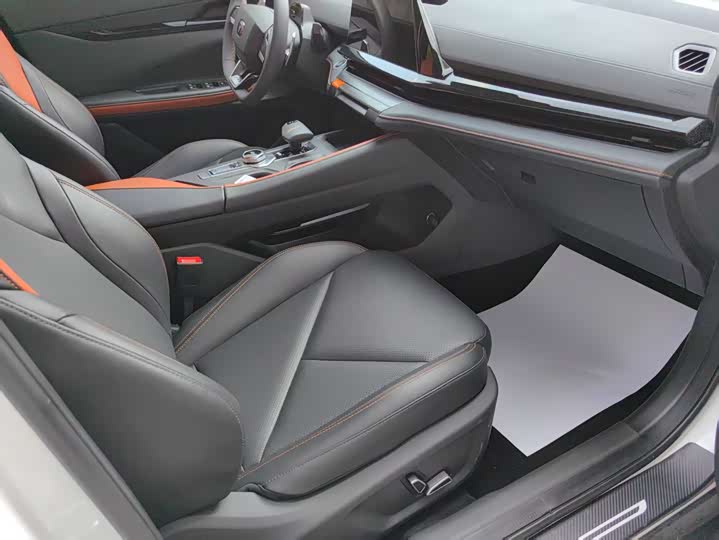 Фото 11 - Changan UNI-V